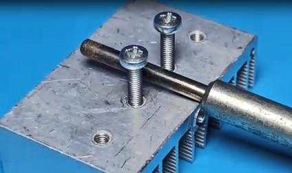 50元自制节能取暖器汽车预热塞打造日耗两度电温暖如春 