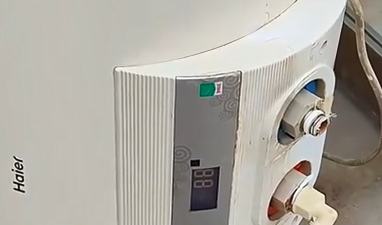 拆解老旧电热水器：内胆生锈、水垢堆积，但依旧顽强工作 